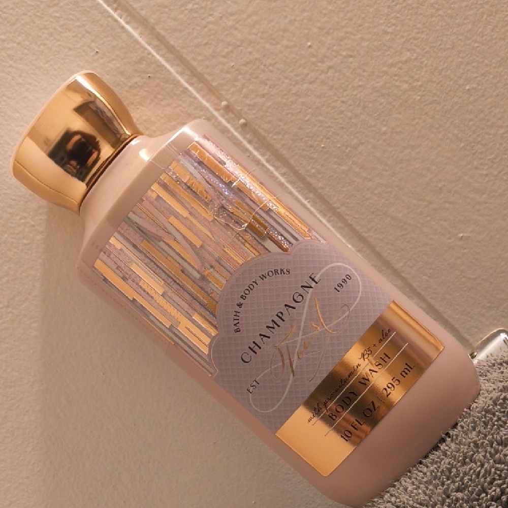 Bath & Body Works Champagne Toast Body Wash - Gold and Cream